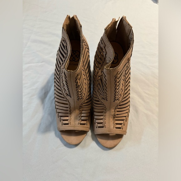 Daisy Fuentes peep toe heels - Picture 3 of 7